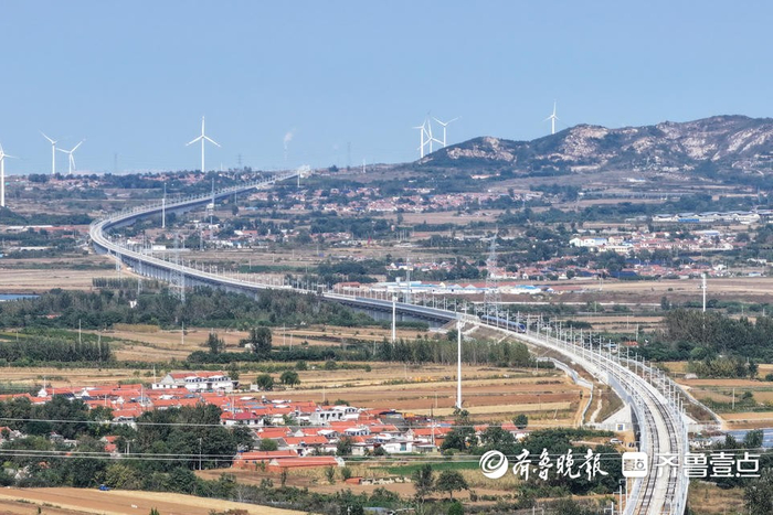 蜿蜒曲折的潍烟高铁线。