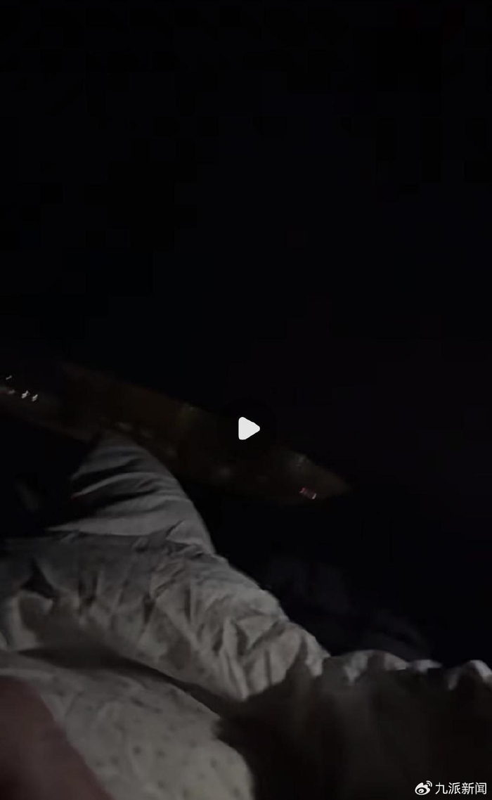 付先生和女朋友在车里过夜。图/受访者提供