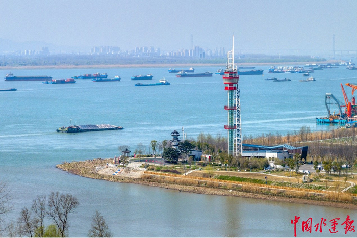 六圩灯塔。薛晓红 摄