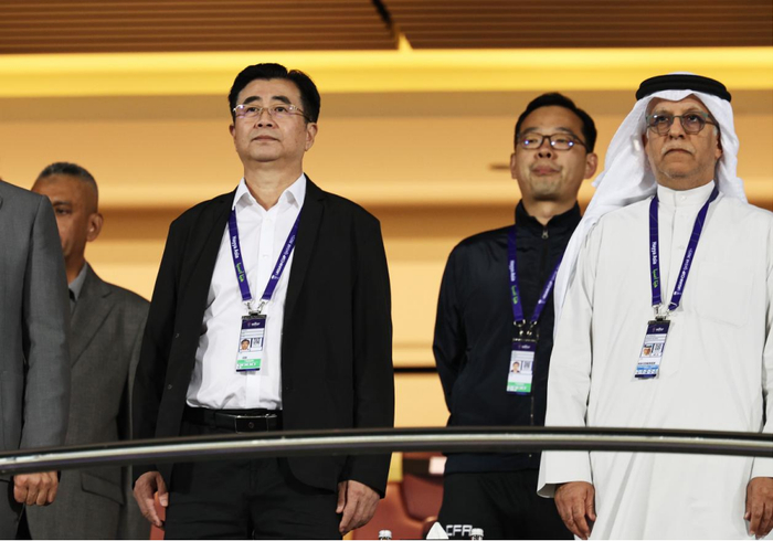 中国足协主席宋凯（左）。图/中新图片 中新社发 刘占崑 摄