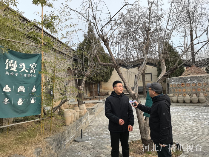 磁州水墨园旅游开发有限公司办公室主任李辉介绍磁州窑文化与体验馆活动