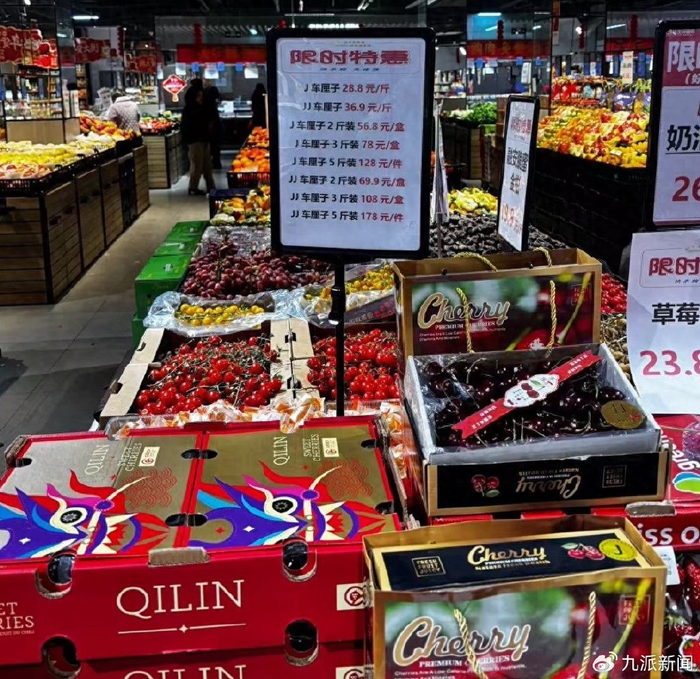 超市车厘子价格。图/九派新闻 陶梓童
