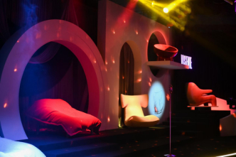 斯帝罗兰家居“兰得一起，坐等好戏”内部展区