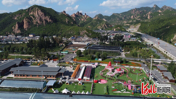 2024年9月10日航拍的双滦区大贵口村山谷田园。 河北日报记者陈宝云摄