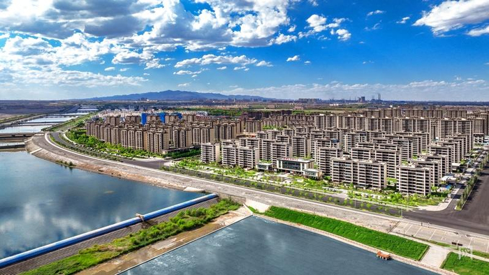 嘉峪关南市区全景（央广网发 李威 摄）