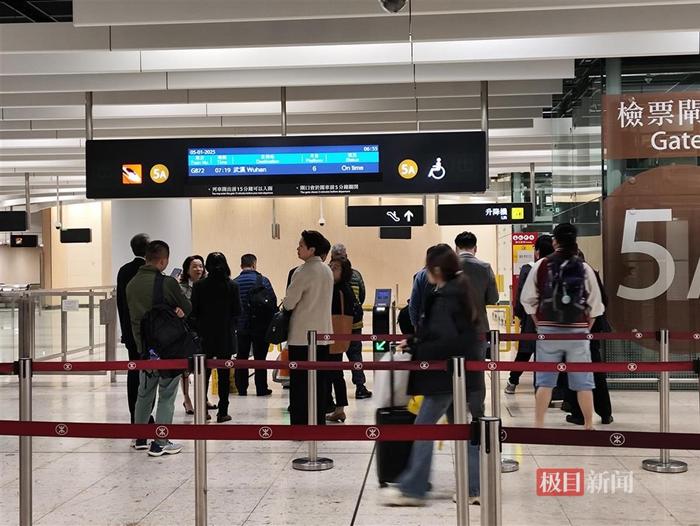 香港西九龙高铁站检票闸口