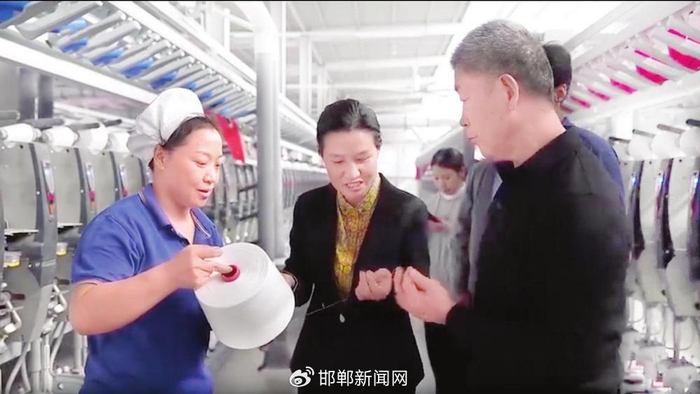 科技特派团在河北荆泽纺织有限公司帮助解决现代化印染技术难题。 （资料图）