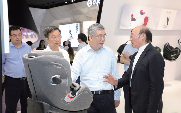 2024年6月19日，作者（右二）赴江苏省苏州市调研。