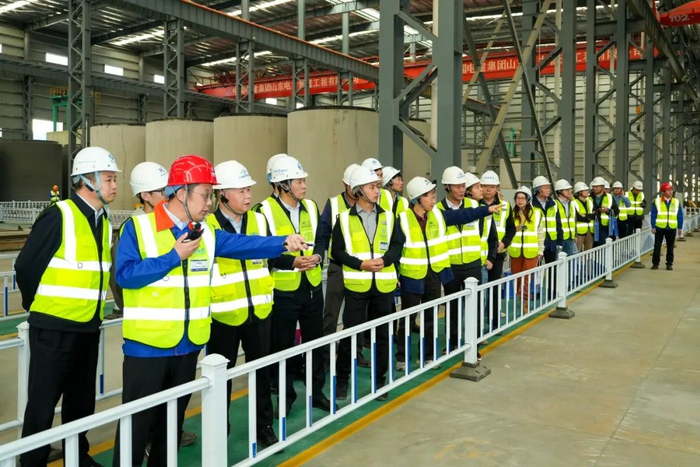 与会人员现场参观调研