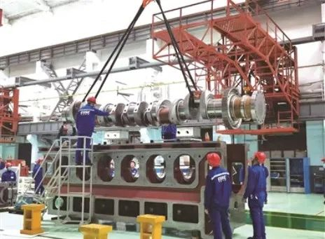 图为陕柴重工生产车间。