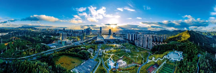 深圳市龙华区：地处深圳地理中心和粤港澳大湾区城市发展中轴，因改革开放而生，也因改革开放而兴。图/深圳市龙华区委宣传部供