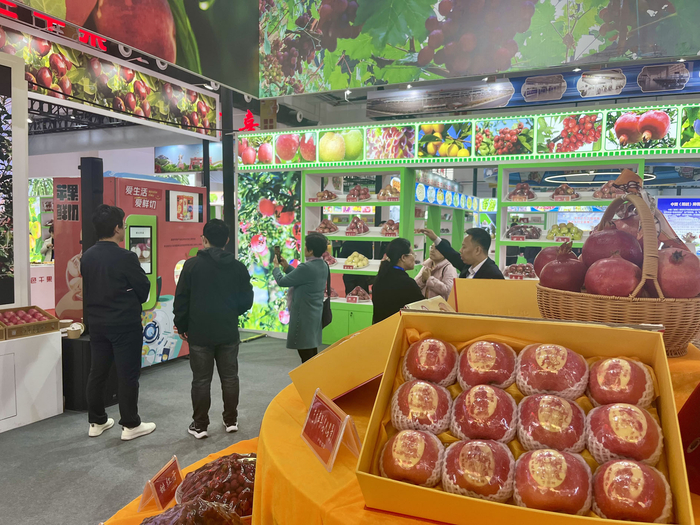 2024年10月30日，第八届山西（运城）国际果品交易博览会现场。记者　王皓　摄