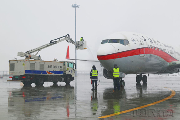 降雪中保障航班