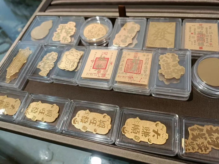魏老板售卖的黄金贴纸&nbsp;受访者供图