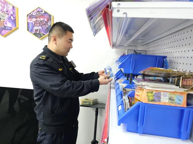 图说：当事人设计并生产的侵权卡牌