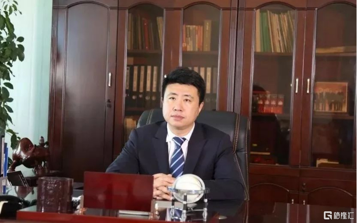 青岛青禾人造草坪股份有限公司董事长于康，图片来源于公司公众号