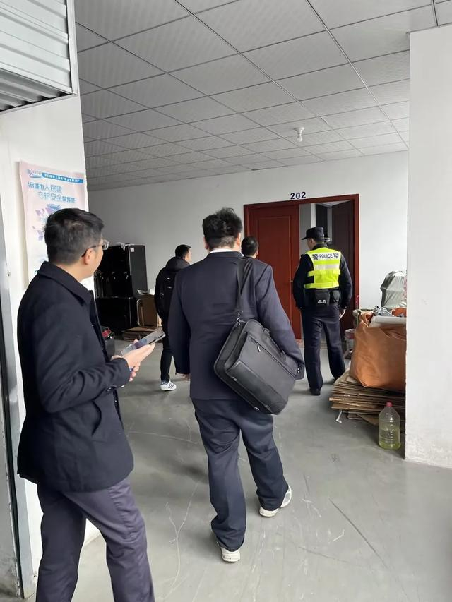 图说：案件查办现场 采访对象提供（下同）