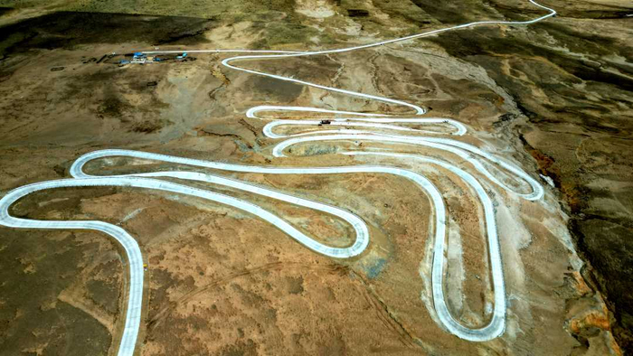 日喀则市南木切乡通村公路。西藏自治区交通运输厅供图