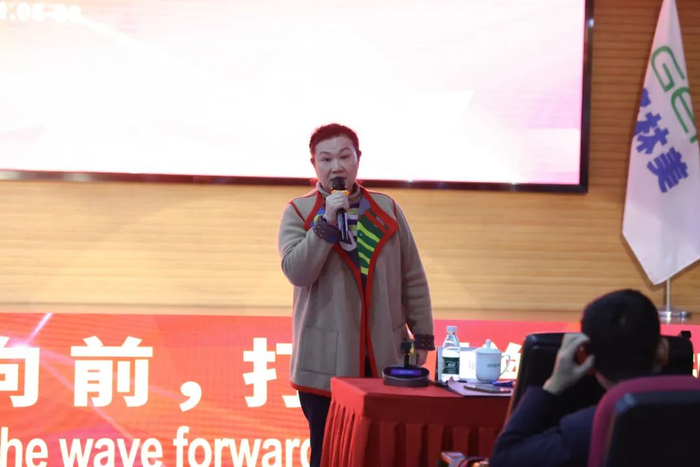 ▲集团联合实控人、董事王敏女士做总结发言