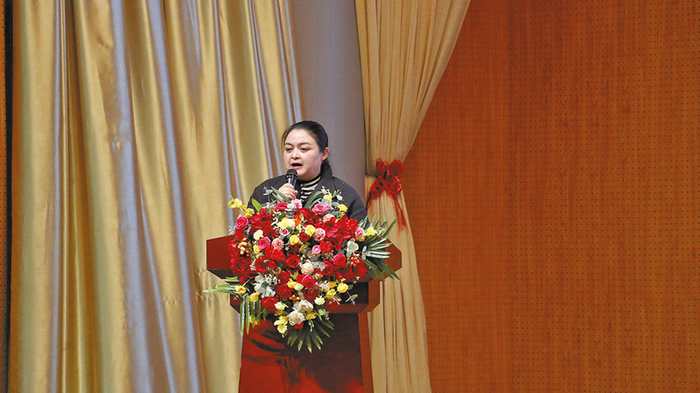 澄城县教育体育局党委书记、局长 雷楠