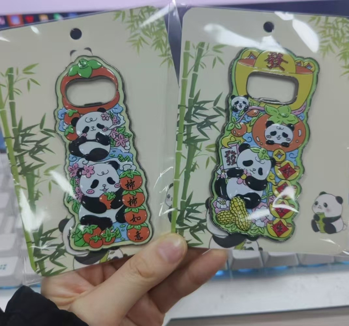 　　义乌国际商贸城内销售的冰箱贴 受访者供图