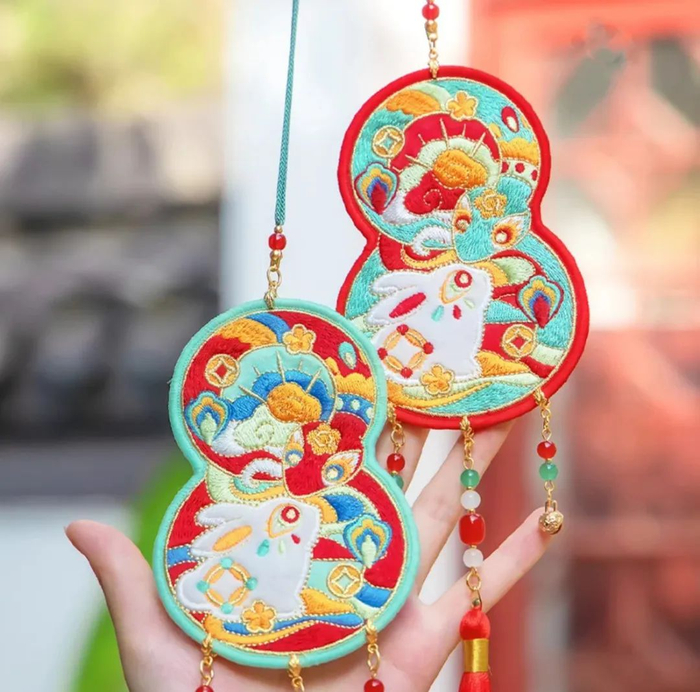 ▲2025新款【蛇盘兔，辈辈富】】刺绣流苏香包