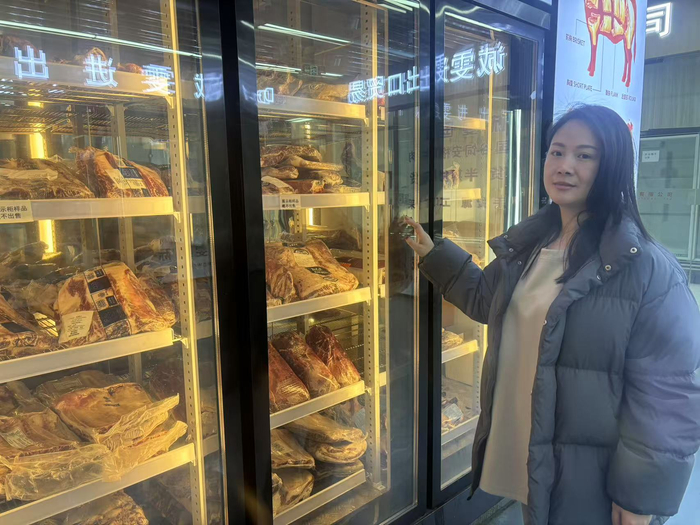 因家庭消费需求量上升，而带动牛肉商品的批发量持续走高。劳动报记者陆燕婷 摄影