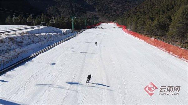 香格里拉七星雪滑雪场 云南网记者 徐树涛 摄