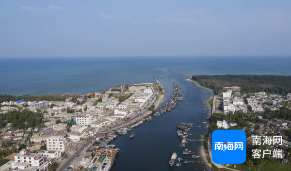 琼海潭门中心渔港出海口。记者 苏桂除 摄