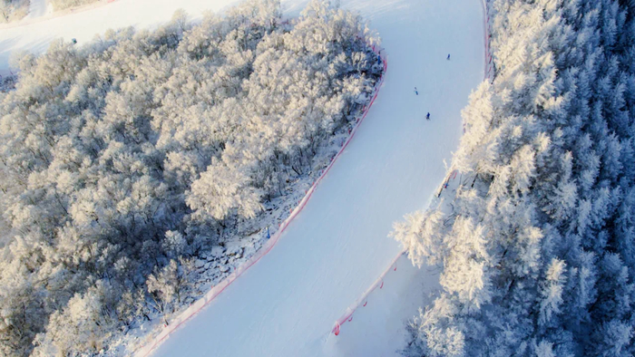 图片来源：金山岭银河滑雪场微信公众号