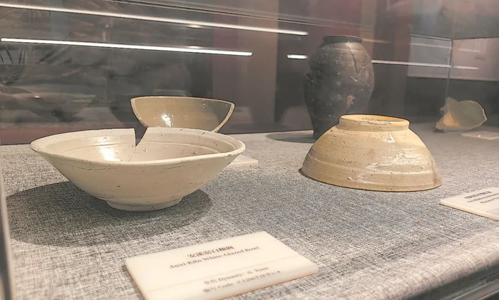 “涨海声中万国商——泉州市舶司遗址”展览展出的出土瓷器（黄琼芬 庄钊滢 摄）