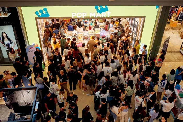 泡泡玛特泰国LABUBU主题门店吸引了众多顾客。图/受访者提供