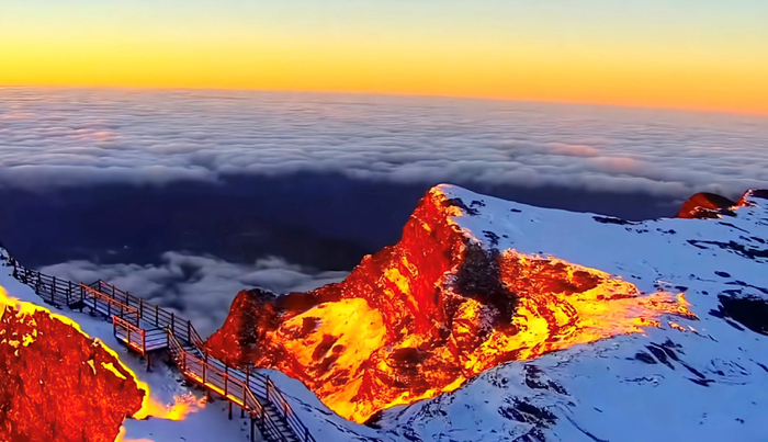 ▲昆明轿子雪山日出