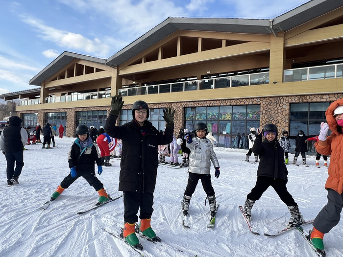 长春市小学生在上滑雪课（央广网发  韩伟  摄）