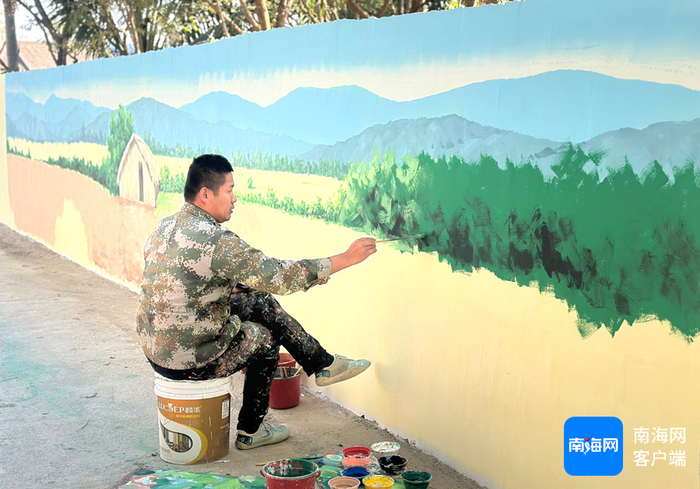 海南青年画家用画笔扮靓乡村。省青年美协供图