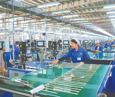 浔兴集团拉链生产车间。（图为人民日报记者戴林峰 摄）