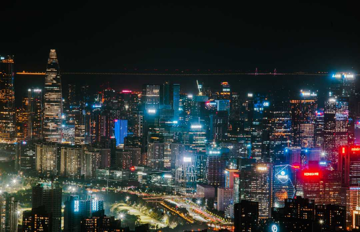 图为灯火通明的深圳夜晚。黄海鹏摄