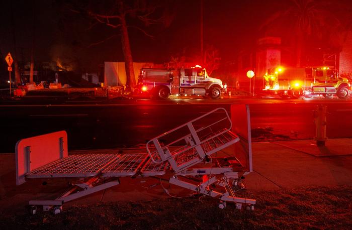 加州洛杉磯山火肆虐 已致11人死亡