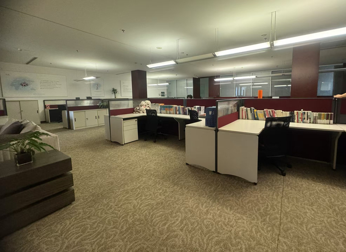 除员工外无法进入的胖东来办公区域 图源：受访者提供