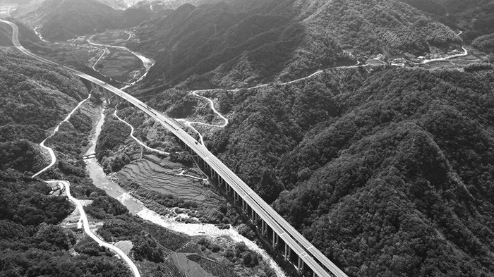 济广高速岳西段吕国中/摄