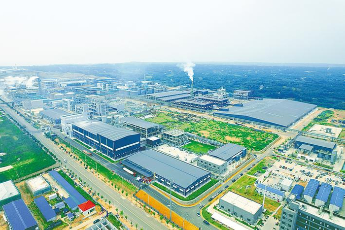 云图新能源材料（荆州）有限公司厂区鸟瞰。（松滋市融媒体中心供图）