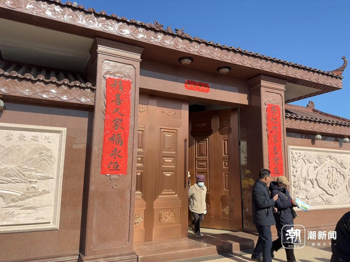 刘强东老家门口。潮新闻记者 朱高祥 摄