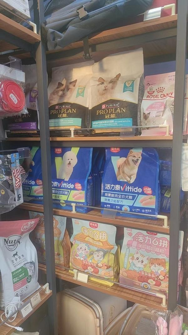 图说：小朱店里也是以国产品牌为主