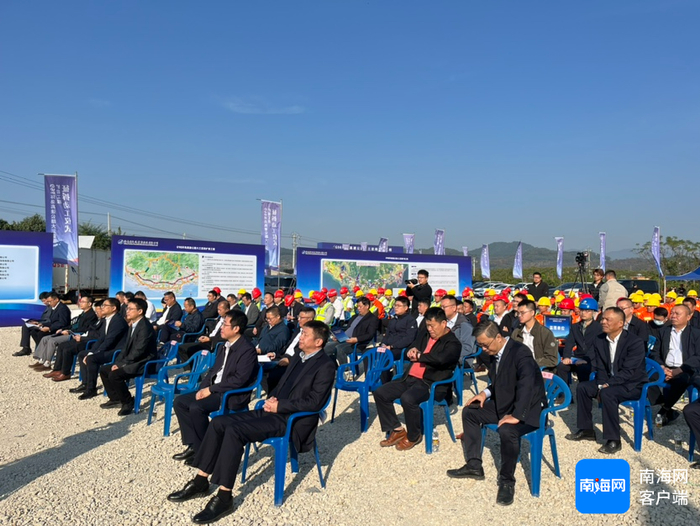 1月12日，G98环岛高速公路大三亚段扩容工程项目征拆动工仪式在三亚市育才镇举行。记者 刘子榕 摄