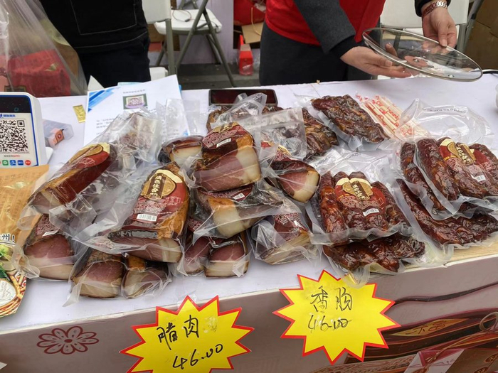 图说：腊肉一上桌，就是过年了