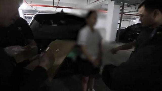 通过蹲守侦查员在深圳某小区将倒票团伙主犯陆某抓获。广铁公安供图