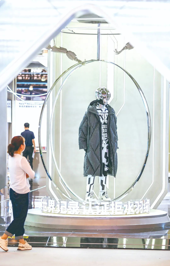 利郎创新研发的拒水羽绒服