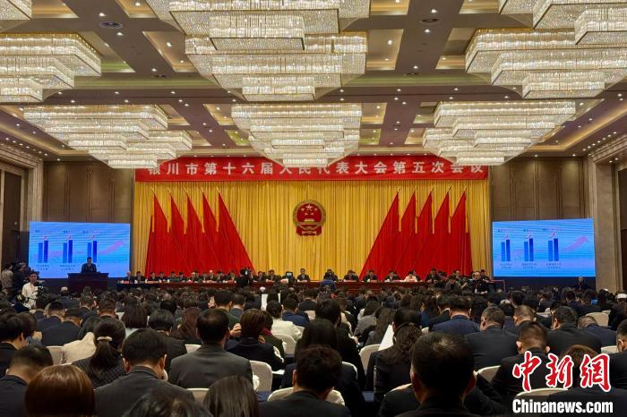  银川市第十六届人民代表大会第五次会议开幕式现场。　中新网记者 李佩珊 摄