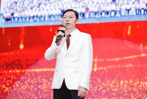 ▲商会主席黄志明先生发表重要讲话