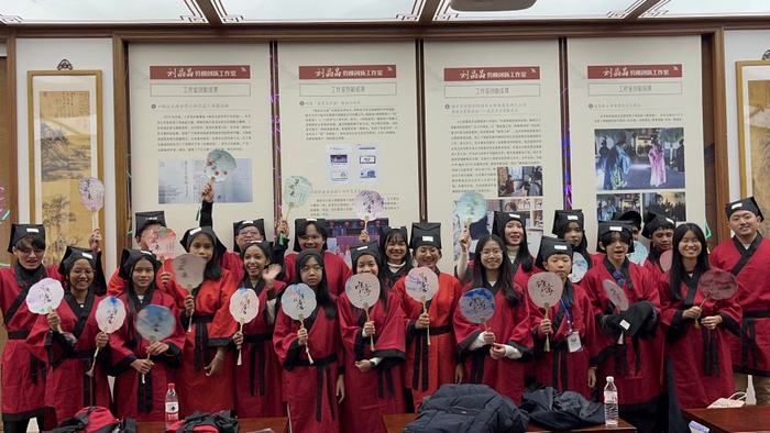 去年12月，柬埔寨研学旅游团来南京体验传统文化。